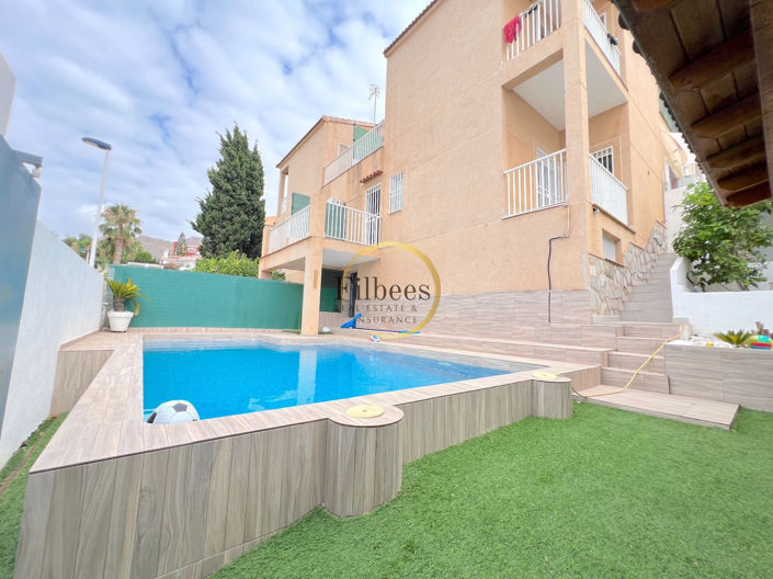 Image No.1-4 Bed House for sale