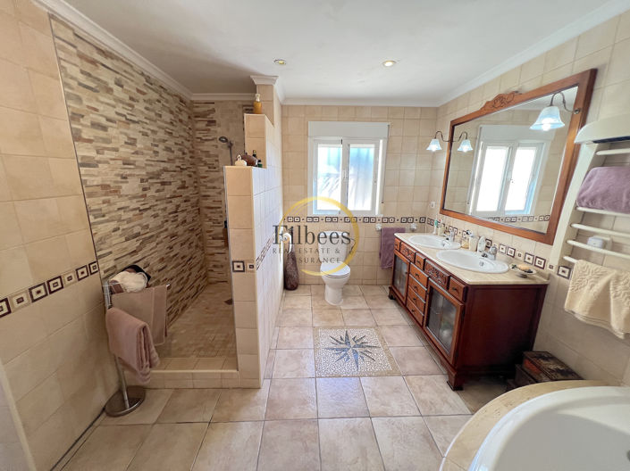 Image No.16-5 Bed Country House for sale