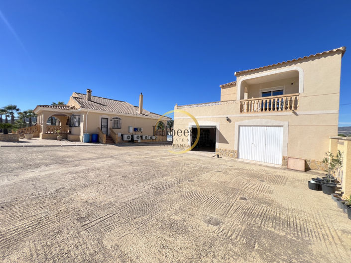 Image No.17-5 Bed Country House for sale