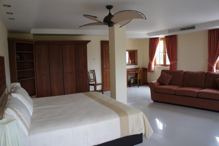 Image No.9-10 Bed House/Villa for sale