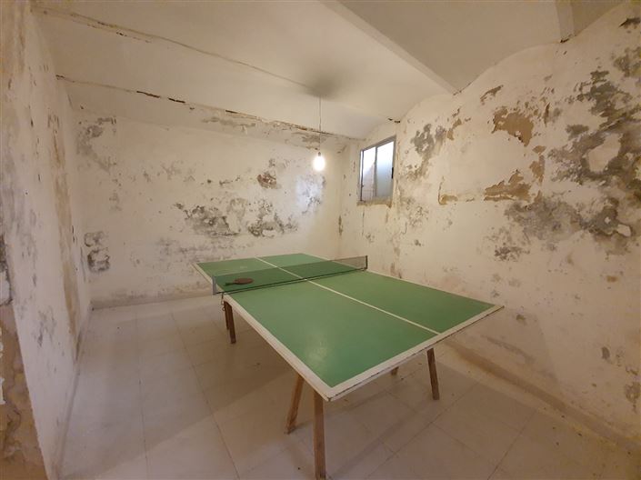 Image No.12-6 Bed Property for sale