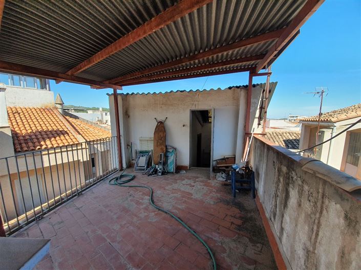 Image No.41-6 Bed Property for sale