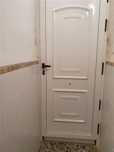 Image No.5-6 Bed Property for sale