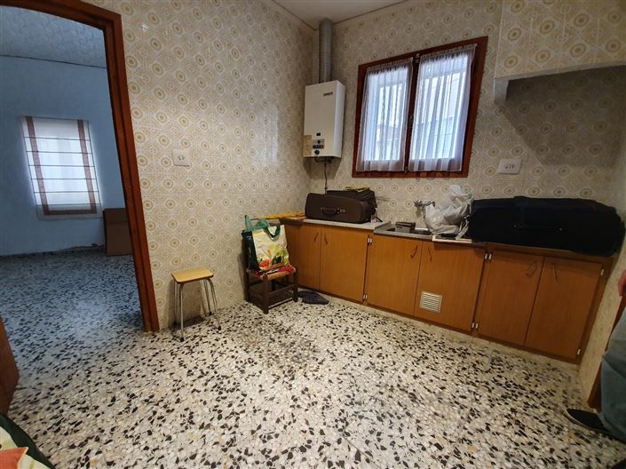 Image No.6-6 Bed Property for sale