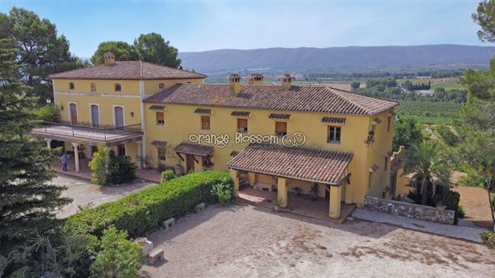 Image No.1-8 Bed Villa for sale