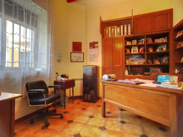 Image No.6-5 Bed Townhouse for sale