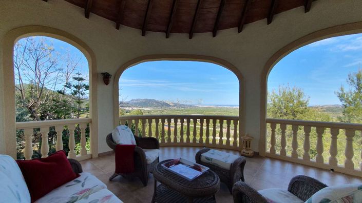 Image No.1-3 Bed Villa for sale