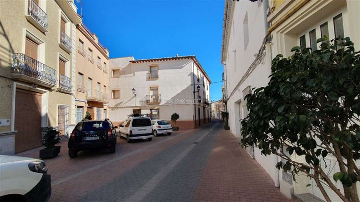 Image No.1-14 Bed Townhouse for sale