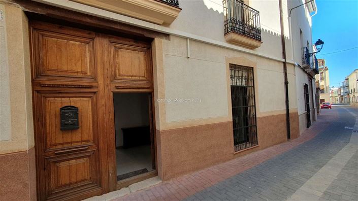 Image No.9-14 Bed Townhouse for sale