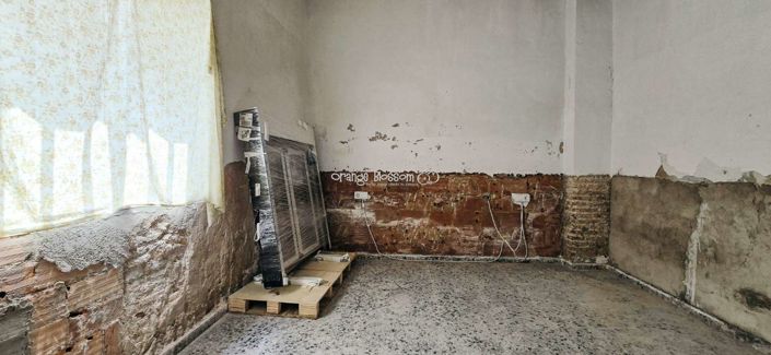 Image No.16-6 Bed Townhouse for sale