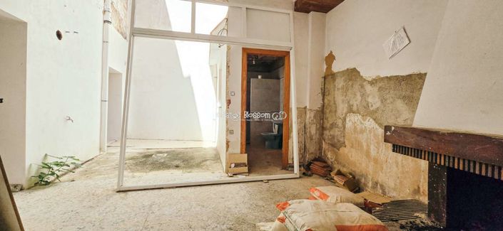 Image No.22-6 Bed Townhouse for sale