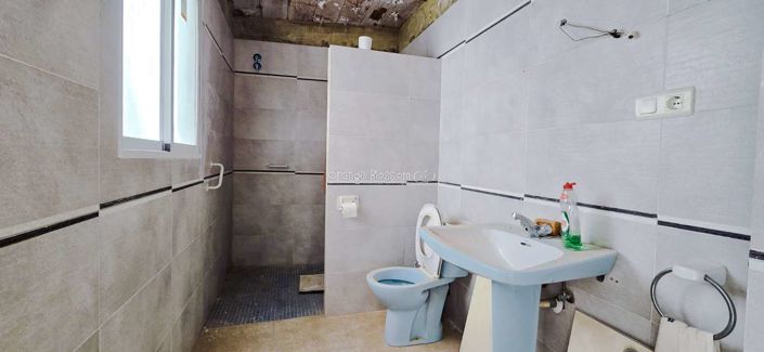 Image No.26-6 Bed Townhouse for sale