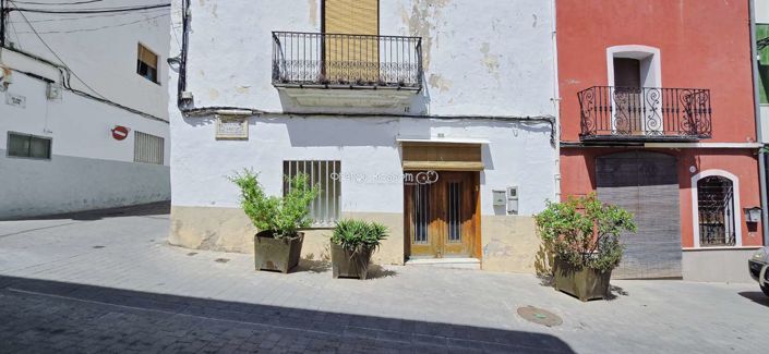 Image No.8-6 Bed Townhouse for sale