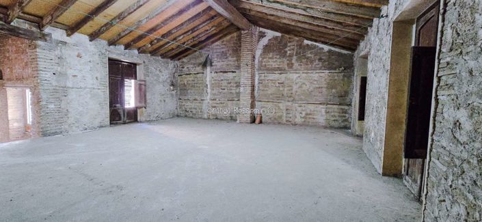 Image No.1-6 Bed Townhouse for sale