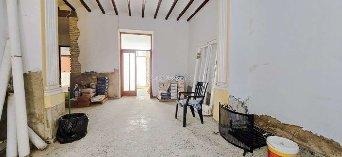 Image No.11-6 Bed Townhouse for sale