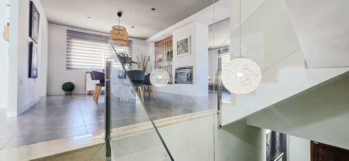 Image No.2-4 Bed Property for sale