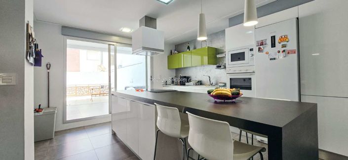 Image No.24-4 Bed Property for sale