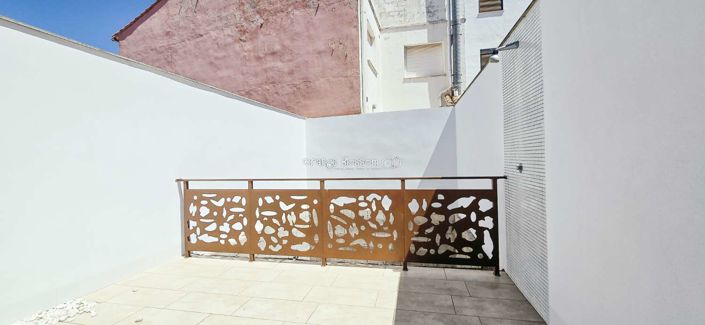 Image No.26-4 Bed Property for sale