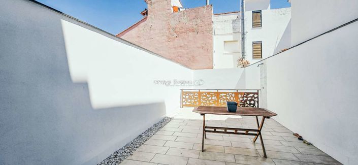 Image No.28-4 Bed Property for sale