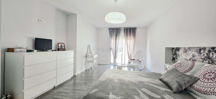 Image No.50-4 Bed Property for sale