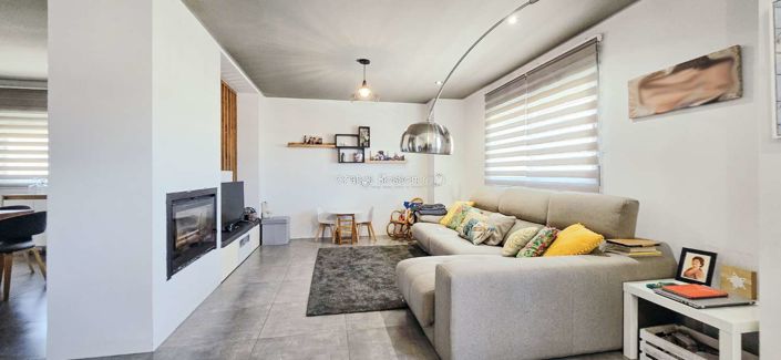 Image No.8-4 Bed Property for sale