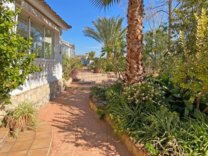 Image No.18-9 Bed Villa for sale