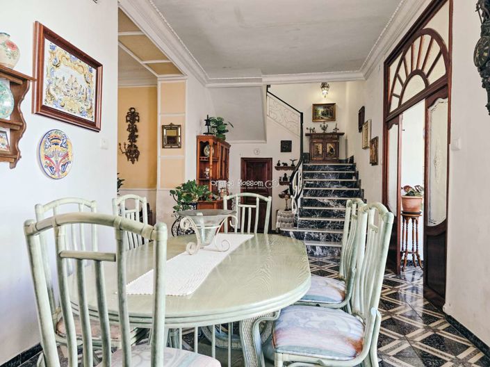 Image No.25-6 Bed Townhouse for sale