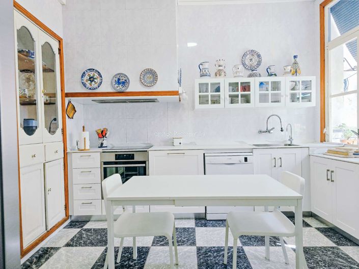 Image No.42-6 Bed Townhouse for sale