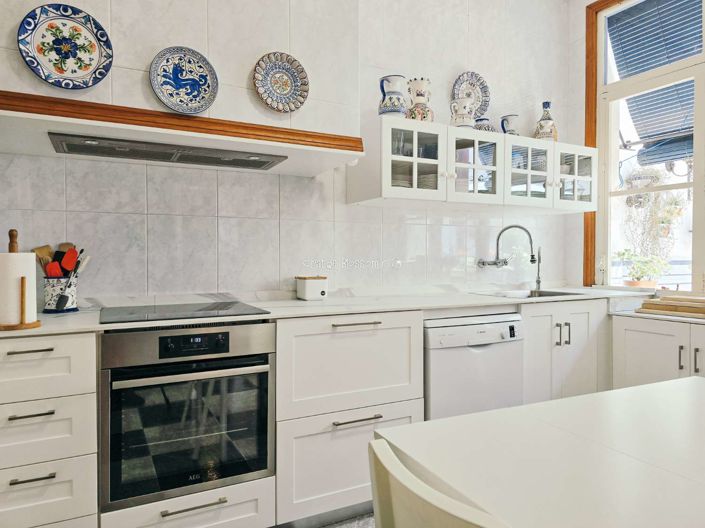 Image No.43-6 Bed Townhouse for sale