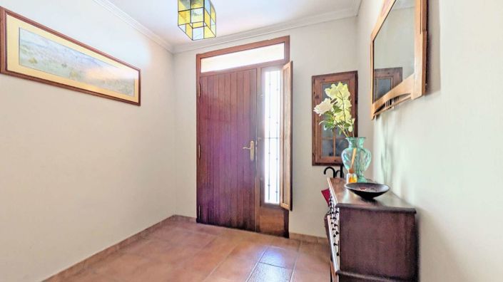 Image No.1-5 Bed Property for sale