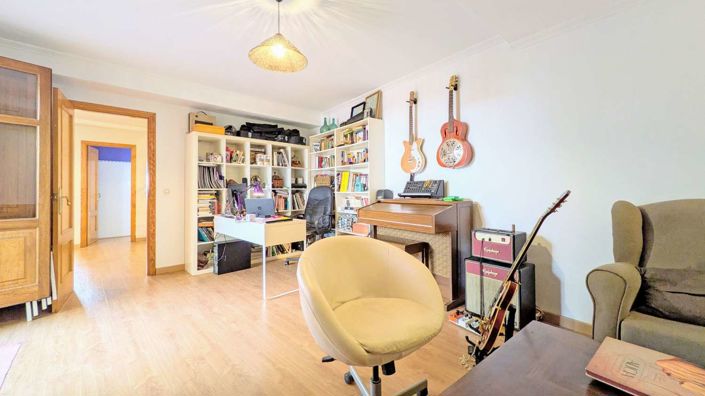 Image No.16-5 Bed Property for sale