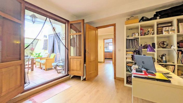 Image No.17-5 Bed Property for sale