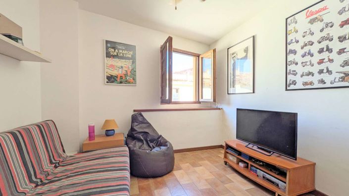 Image No.33-5 Bed Property for sale