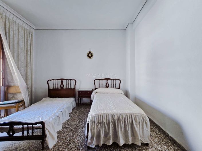 Image No.17-3 Bed Property for sale