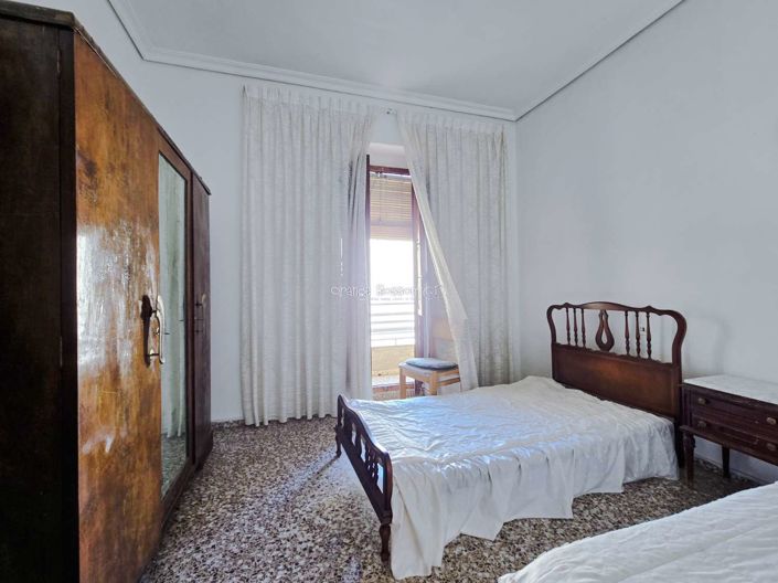 Image No.19-3 Bed Property for sale