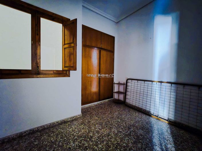 Image No.24-3 Bed Property for sale