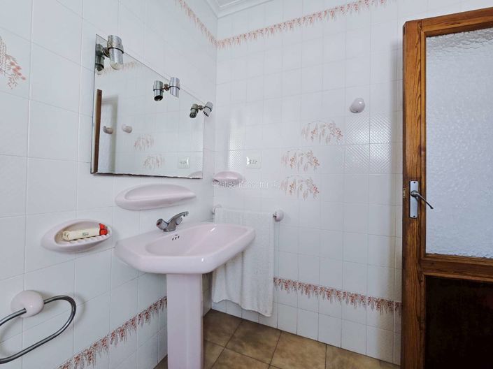 Image No.44-3 Bed Property for sale