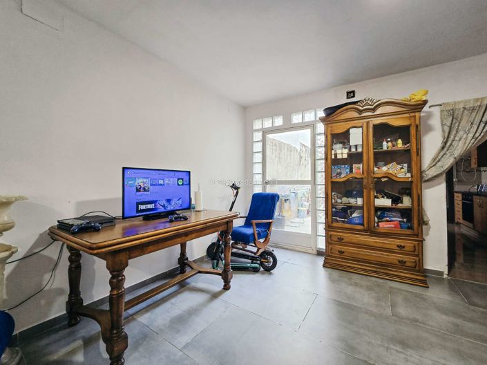 Image No.8-2 Bed Townhouse for sale