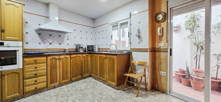 Image No.27-4 Bed Townhouse for sale