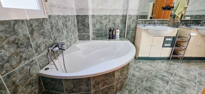 Image No.48-4 Bed Townhouse for sale