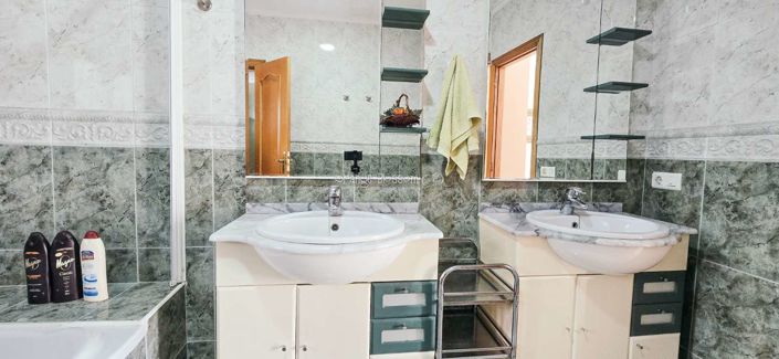 Image No.50-4 Bed Townhouse for sale