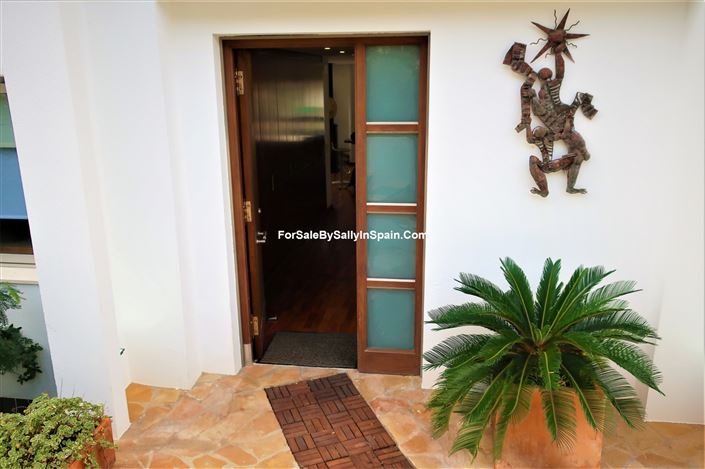 Image No.12-4 Bed Villa for sale