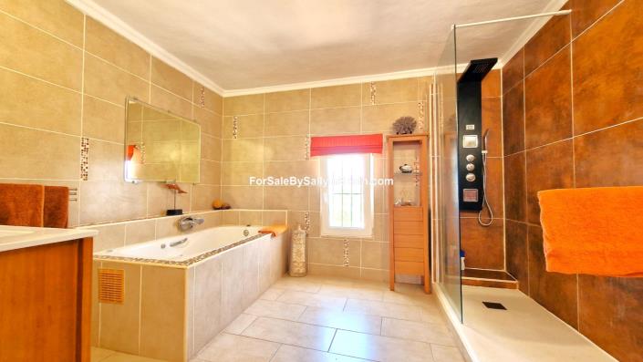 Image No.48-4 Bed Villa for sale