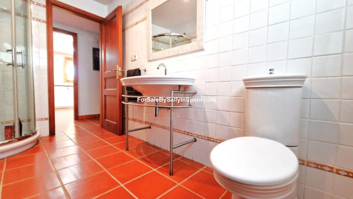 Image No.26-3 Bed Villa for sale