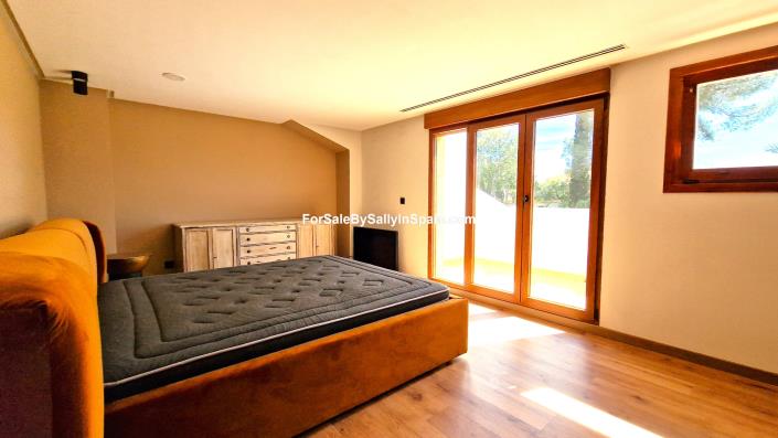 Image No.32-3 Bed Villa for sale