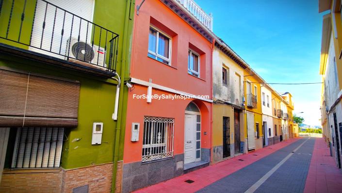 Image No.11-5 Bed Townhouse for sale