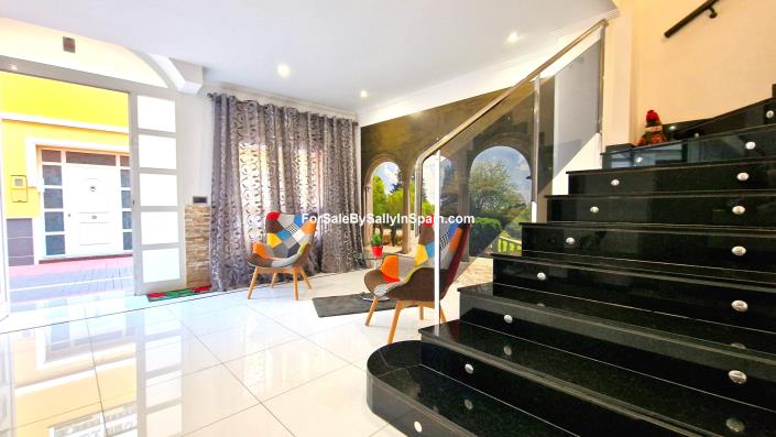 Image No.30-5 Bed Townhouse for sale