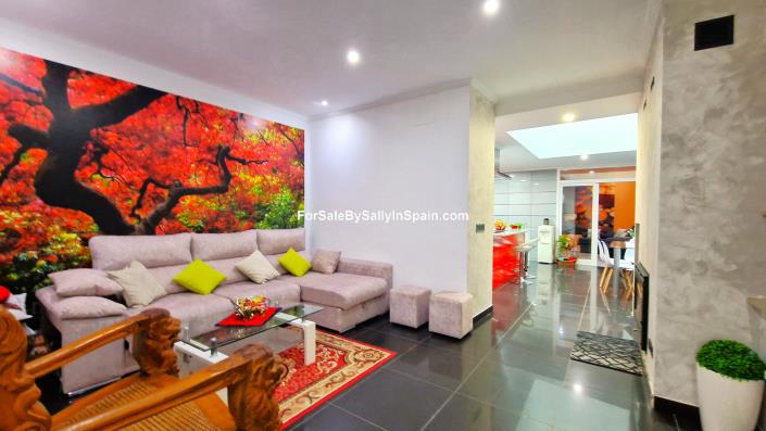 Image No.19-5 Bed Townhouse for sale