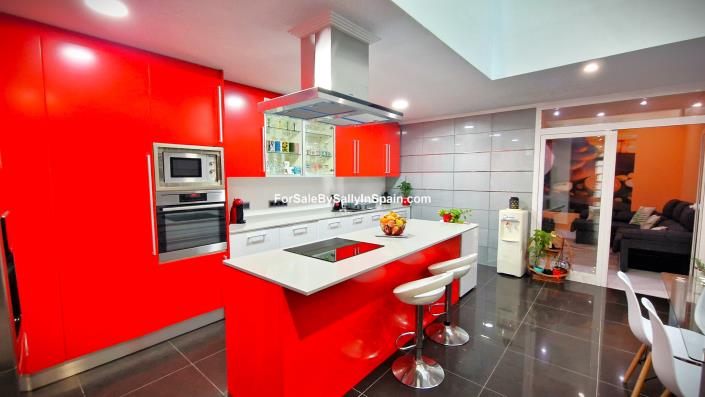 Image No.26-5 Bed Townhouse for sale