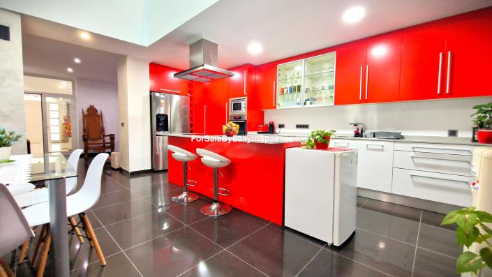 Image No.22-5 Bed Townhouse for sale